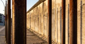 East German border: Geschichte, Teilung und das Ende des Eisernen Vorhangs
