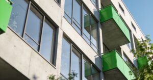Berliner Plattenbau: Zwischen städtebaulichem Erbe und modernem Wohnen