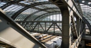 Berlin Hauptbahnhof: Ihr Wegweiser für Ankunft, Umstieg und Service