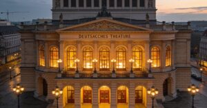 Deutsches Theater Berlin: Spielplan, Tickets und aktuelle Inszenierungen